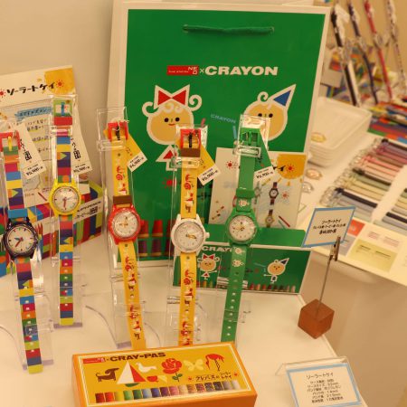 最近はクレヨンなども
